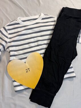 GAP - 2 piece baby set/outfit. Size 2